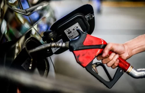 Petrobras ajusta preços do diesel para R$ 1,12