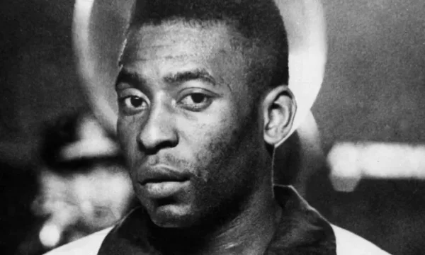 Bolsonaro decreta luto oficial de três dias em homenagem a Pelé