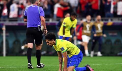 Brasil joga mal, perde nos pênaltis para a Croácia e está fora da Copa do Mundo