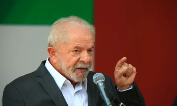 Campanha de Lula pede ao TSE inelegibilidade de Bolsonaro e aliados