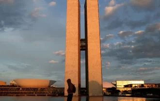 Congresso promulga aumento de salários de ministros, presidente, vice e parlamentares