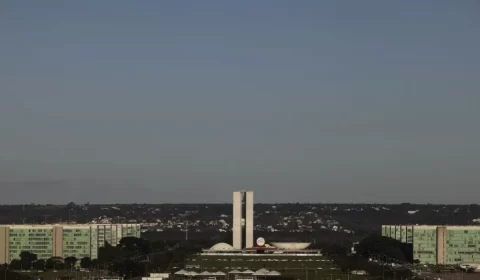 Corte de ICMS, Auxílio Brasil, PECs fura-teto: o que marcou a economia em 2022