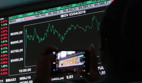 Eleição, alta de juros: relembre como foi 2022 para Ibovespa e dólar