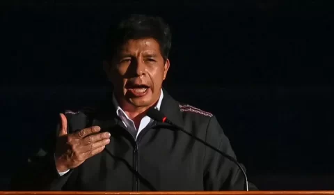 Ex-presidente do Peru é transferido para centro de detenção após tentativa de golpe