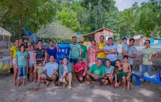 Famílias à margem dos rios Amazonas e Tapajós recebem doações de filtros de água