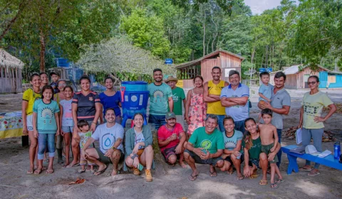 Famílias à margem dos rios Amazonas e Tapajós recebem doações de filtros de água