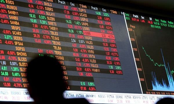 Ibovespa fecha em queda de 0,87% em sessão com baixa liquidez