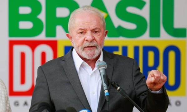 Lula diz que Auxílio Brasil volta a ser Bolsa Família