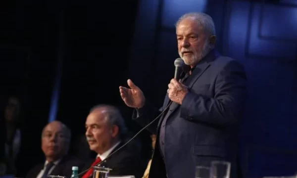 Lula se reúne com Múcio e cotados para chefiar Forças Armadas