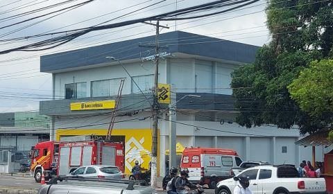 Manaus: Homem sofre descarga elétrica ao pintar faixa do Banco do Brasil