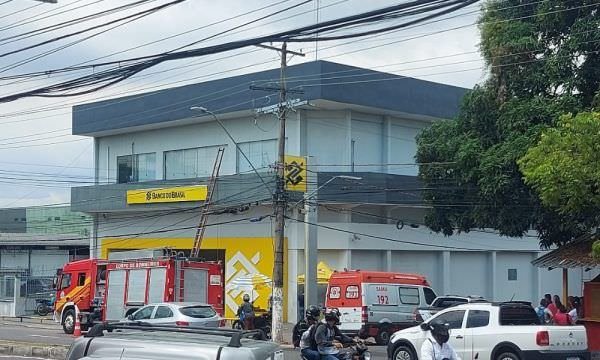 Manaus: Homem sofre descarga elétrica ao pintar faixa do Banco do Brasil