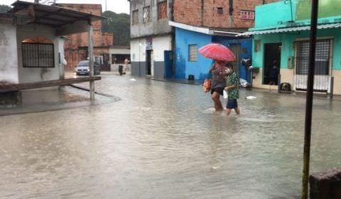 Manaus registra alagamentos e desabamentos por toda parte após forte chuva