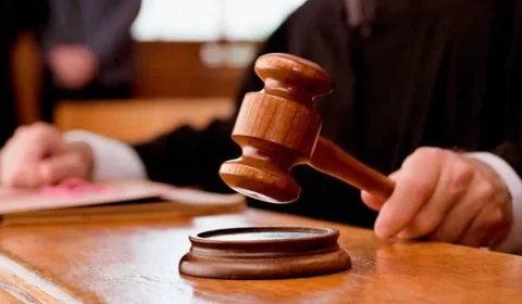 Mulher obtém rescisão após mudar de casa sem reajuste no transporte