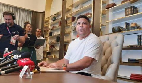 ‘O inglês dele está meio ruim’, diz Ronaldo após ser chamado de ‘gordo’ por Kaká