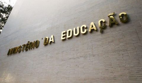 MEC lança curso de 180 horas para professores do ensino médio público