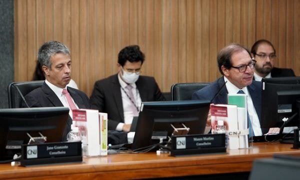 Plenário instaura cinco processos disciplinares contra juiz federal