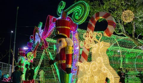 Prefeitura de Manaus lança enquete de Natal no túnel instagramável da Ponta Negra ‘#SextouComNeve?’