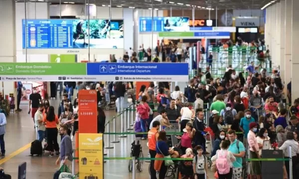 Proposta de aumento é recusada, e greve em aeroportos chega ao 5º dia