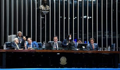 Senado confirma mudanças da Câmara e aprova PEC da Transição