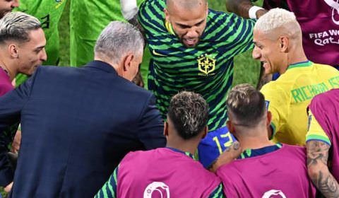 Tite cita comentários ‘maldosos’ após dança e festeja volta de Neymar: ‘Nossa liderança técnica