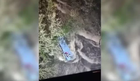 Tragédia: Ônibus cai em rio e deixa seis mortos ; veja vídeo