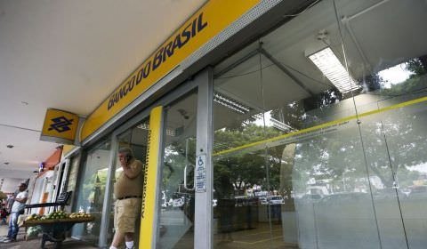 Agências bancárias voltam a ter expediente normal