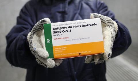 Após dois anos de vacina, Amazonas vê taxa de mortalidade por Covid-19 cair de 24,6 para 0,07 por 100 mil habitantes