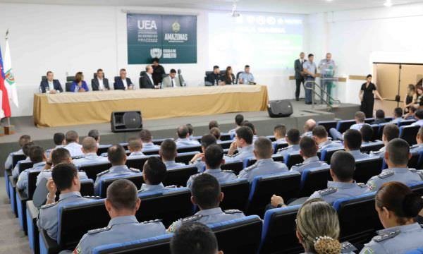 Capitães da PMAM participam de Aula Magna do Curso de Aperfeiçoamento de Oficiais