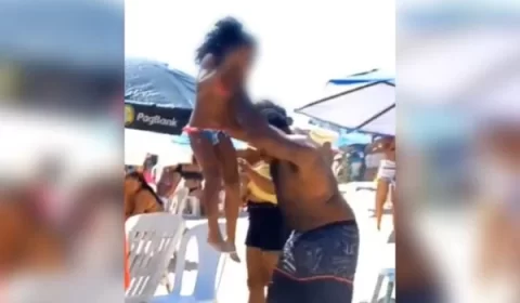 Cenas fortes: pai bate nas filhas em praia