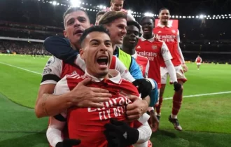 Clássicos na ponta da tabela movimentam rodada da Premier League