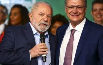 Conheça os brasileiros e as brasileiras que entregaram a faixa para Lula