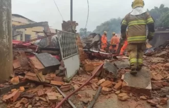 Corpo é achado em escombros de imóvel após explosões em Juiz de Fora