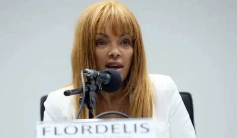 Flordelis está dividindo cela com filha biológica