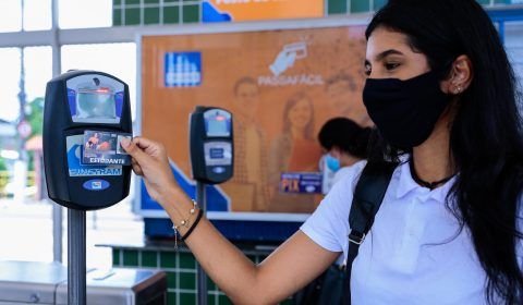 Governador Wilson Lima e prefeito David Almeida renovam convênio para garantir Passe Livre Estudantil 2023