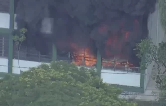 Incêndio atinge escola na zona norte