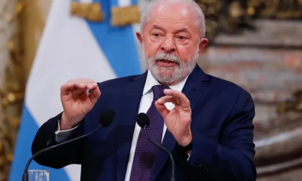 Lula encontra autoridades na Argentina, mudanças no Exército e mais de 24 de janeiro