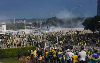 Lula se reúne com Rosa Weber e governadores um dia após ataques em Brasília
