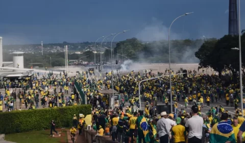 Lula se reúne com Rosa Weber e governadores um dia após ataques em Brasília