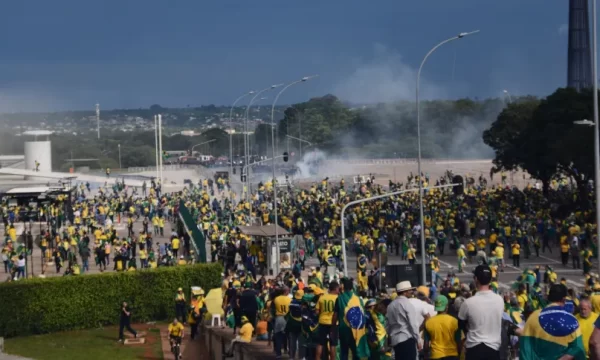 Lula se reúne com Rosa Weber e governadores um dia após ataques em Brasília