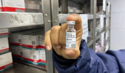 Mais vacina: Amazonas recebe 20 mil doses de Astrazeneca nesta quinta-feira