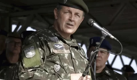 ‘Ninguém está acima da lei’, diz comandante do Exército sobre militares