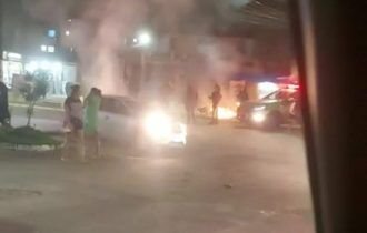 Noite de terror, fechamento de rua com queima de pneus e muita polícia no Viver Melhor