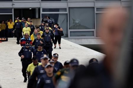 PGR denuncia 39 terroristas por invasão ao Senado e pede bloqueio de R$ 40 milhões