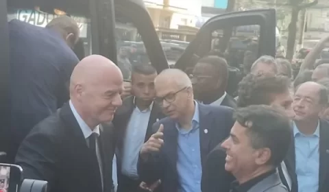 Presidente da Fifa quer que países batizem estádios com nome de Pelé