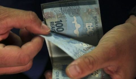 Salário mínimo pode ir a R$ 1.320 apenas em maio