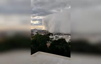 Urgente : fenômeno raro de “nuvem rolo” surpreende cidade; Veja vídeo