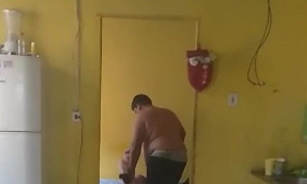 URGENTE: homem agride idosa no bairro Petrópolis