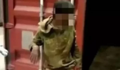 Vídeo: menino é resgatado após ficar preso em contêiner por 6 dias