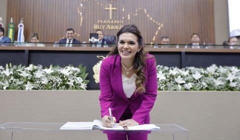 Alessandra Campêlo toma posse e anuncia que vai priorizar Mulheres e Assistência Social no terceiro mandato