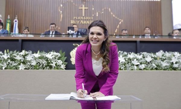 Alessandra Campêlo toma posse e anuncia que vai priorizar Mulheres e Assistência Social no terceiro mandato